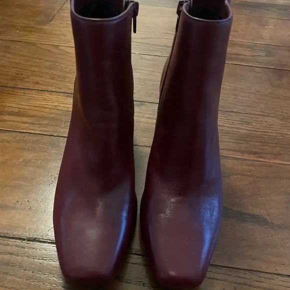 Alfani Walliss Booties in Burgundy, Size 9.5 - Picture 3 of 5